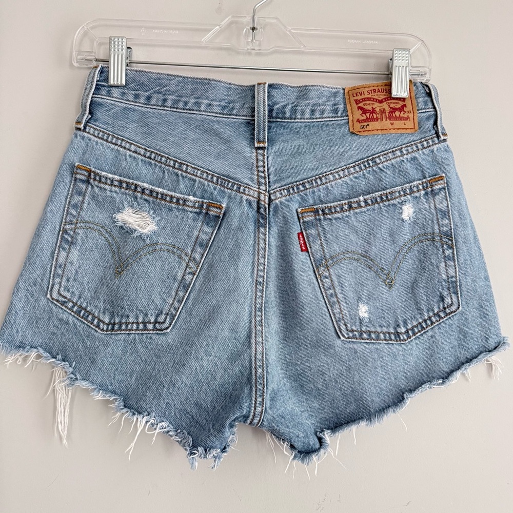 Levi's Women's 501 Cotton High Rise Denim Shorts Sansome St Size 26 56327-0193 - Picture 8 of 16